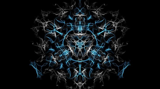 请问照片里这个人是谁呀？